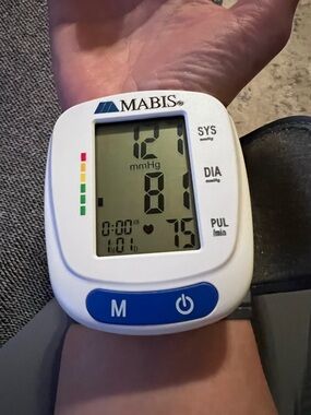 White Wrist Blood Pressure Monitor - Digital Home BP Cuff New AAA batteries!